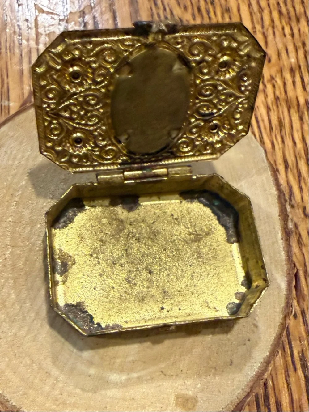 Antq Brass Rhinestone
Rosary Holder Trinket Box St.
Therese Of Lisieux Jewele - Picture 8 of 9